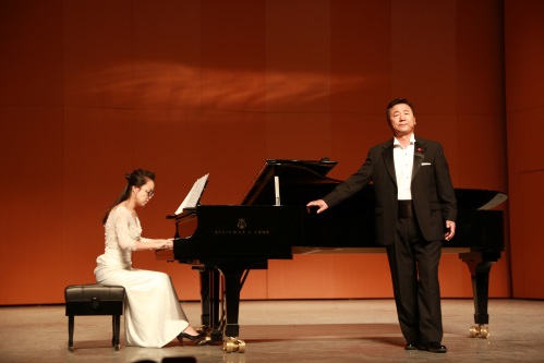 1508917695479718.jpg 第三张备注:助演嘉宾:音乐学院副院长高敏副教授.jpg